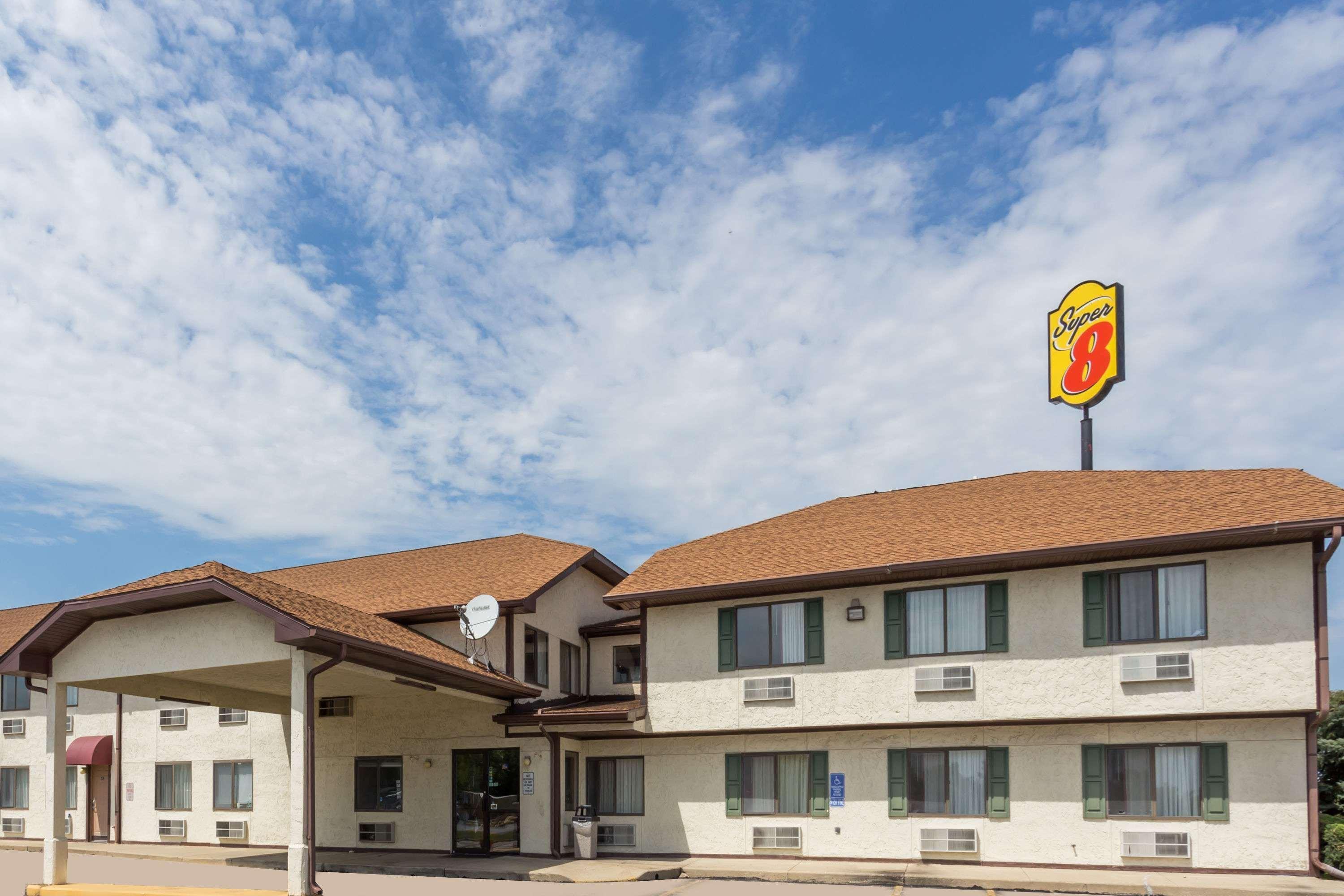 Super 8 By Wyndham Morris Hotell Eksteriør bilde