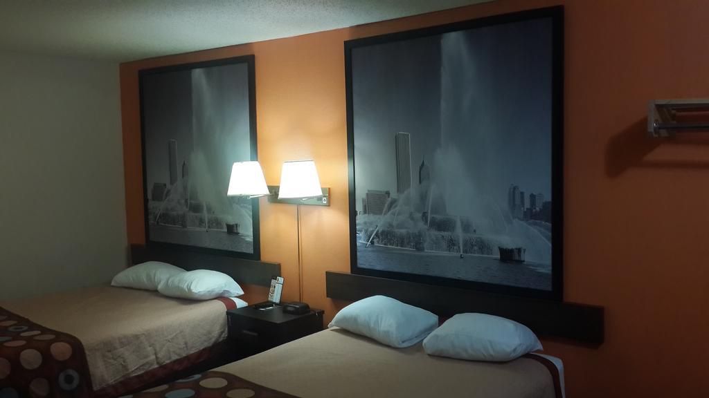 Super 8 By Wyndham Morris Hotell Eksteriør bilde