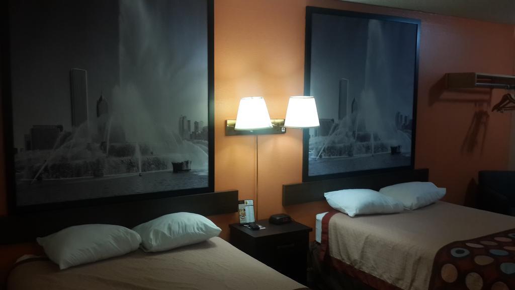 Super 8 By Wyndham Morris Hotell Eksteriør bilde